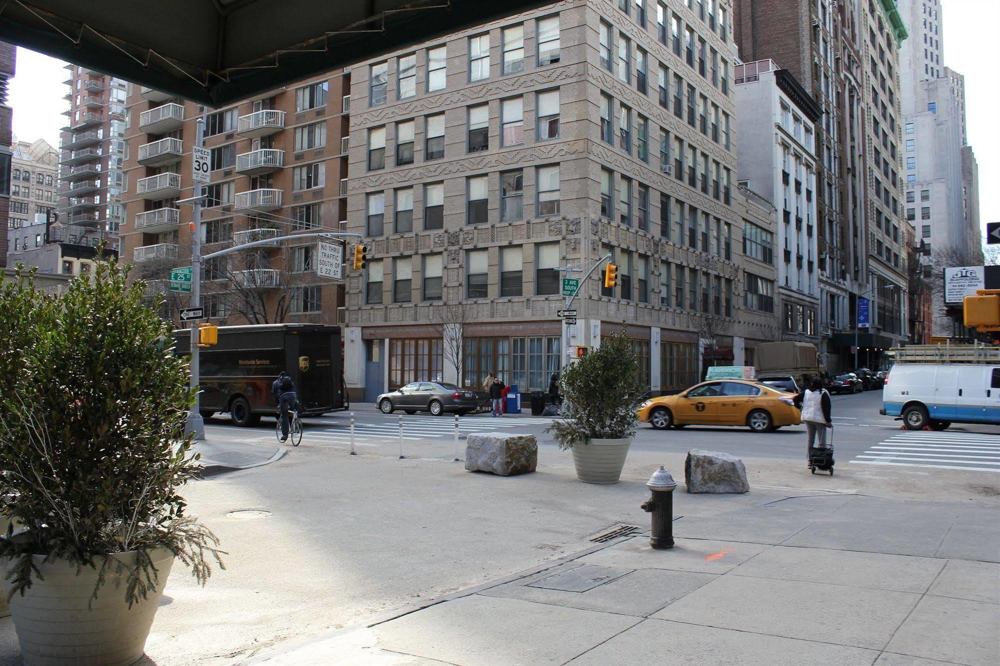Serene Homes E25 New York Esterno foto